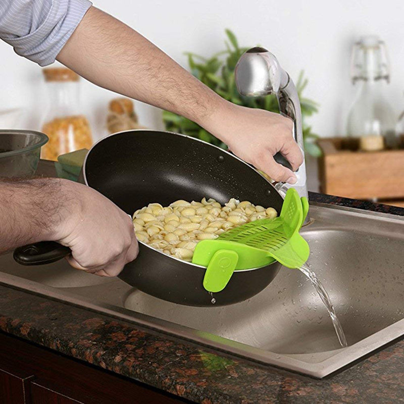 "Clip-on Pan|Strainer Anti-spill"Effortlessly drain pots and pans with our Clip-on Pan Strainer Anti-spill! No more messy spills or heavy lifting. Simply clip onto any pot or pan and watch as it strains with precision. Enjoy a cleaner and more efficient cooking experience. Say goodbye to bulky colanders"