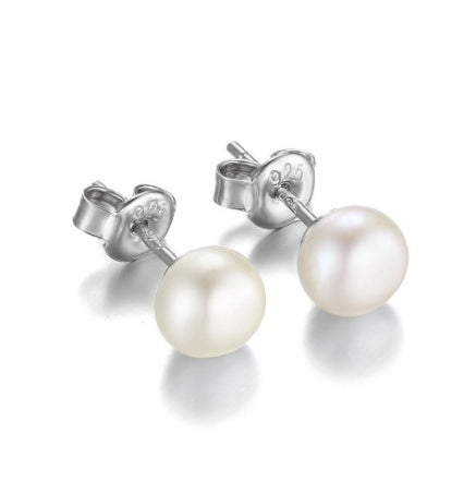 ✨ Cultured Pearl Stud Earrings – Effortless Luxury