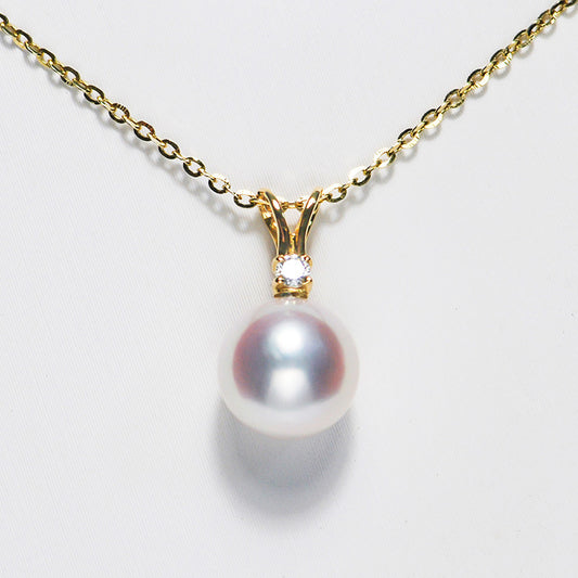 Add elegance and style to your outfit with our Sea Pearl Necklace Pendant. Made with a beautiful sea pearl, this pendant will be a timeless addition to your jewelry collection. Perfect for both casual and formal occasions, this necklace will make you feel confident and fashionable.