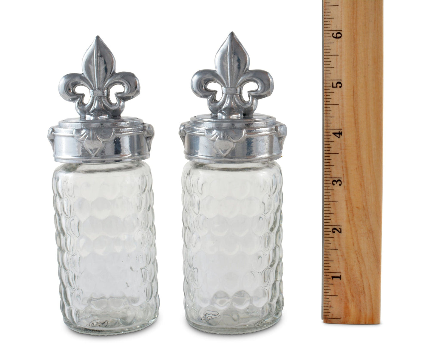 "Fleur-De-Lis Salt and Pepper Set"Spice up your meals with the elegant Fleur-De-Lis Salt and Pepper Set! Featuring the iconic French symbol, this set adds a touch of charm to any dining experience. Its functionality and design make it a must-have for any kitchen or dining room. Add a touch of sophistication to your meals with this unique set"