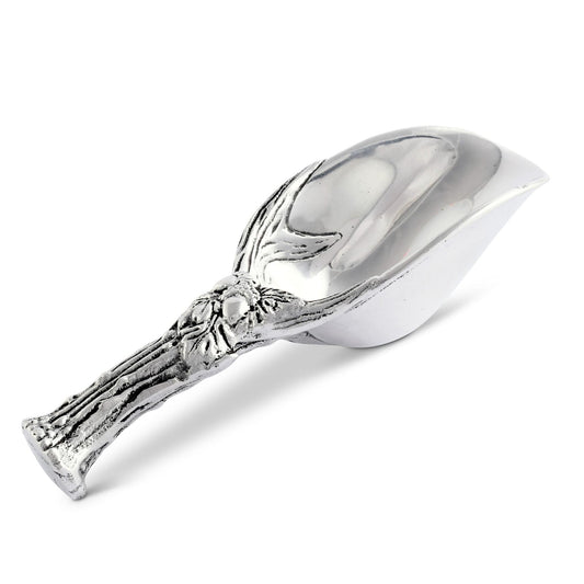 "Antler and Oak Leaf Ice Scoop"Elevate your bar game with our unique Antler and Oak Leaf Ice Scoop! Crafted with precision and attention to detail, each scoop is adorned with intricate antler and oak leaf designs. Impress your guests while serving with ease and style. Perfect for any occasion, this ice scoop is a must-have for any home bar"