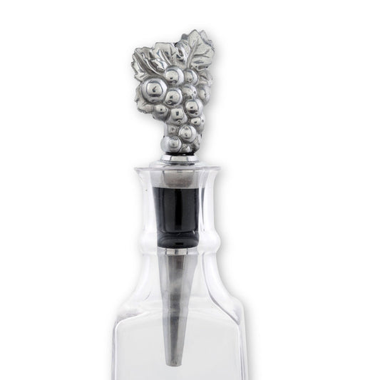 "Grape Bottle|Stopper"This elegant Grape Bottle Stopper adds a touch of sophistication to any wine bottle. The intricate grape design and high-quality construction make it a luxurious addition to your dinner parties or wine tasting events. Keep your wine fresh and stylish with this exclusive stopper"